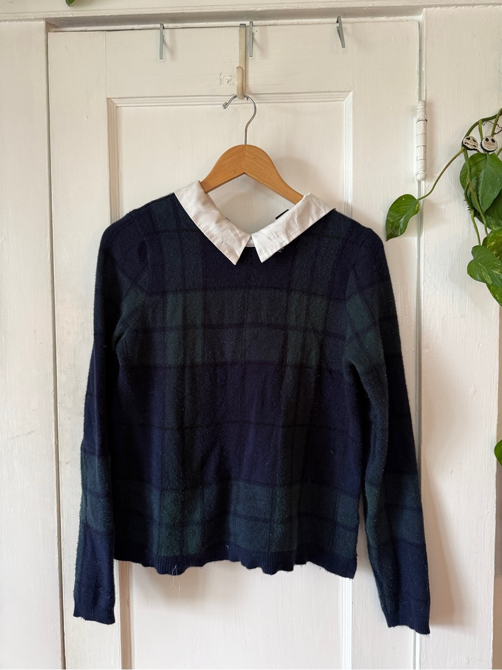 Tahari Navy and Dark Green Plaid Crewneck Sweater with White Collar size M